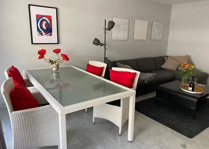 Very Central With Terrace ניס
