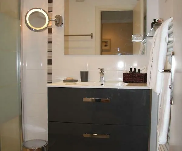 Very Central With Terrace Apartment *